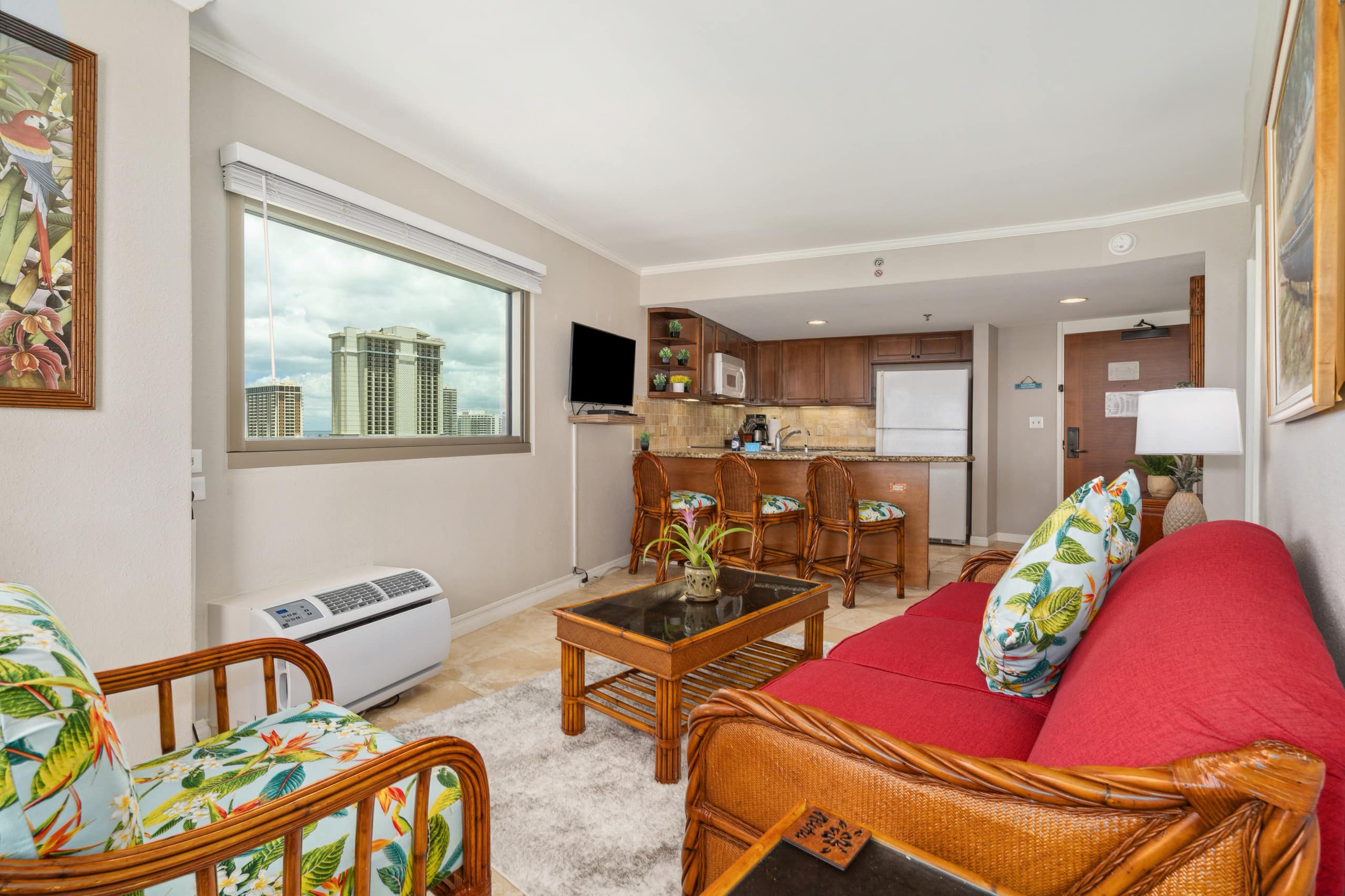 Luana 1007 King Bed Condo Sleeps 4 Fabulous Views! - Image 7