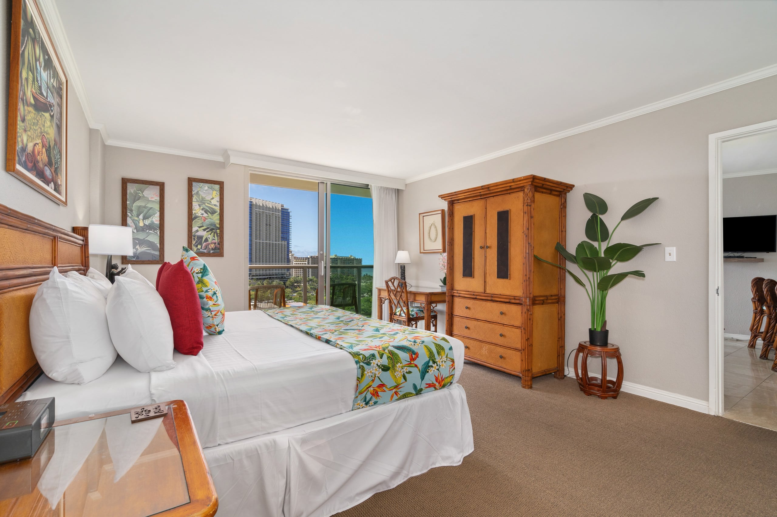 Luana 1007 King Bed Condo Sleeps 4 Fabulous Views! - Image 26