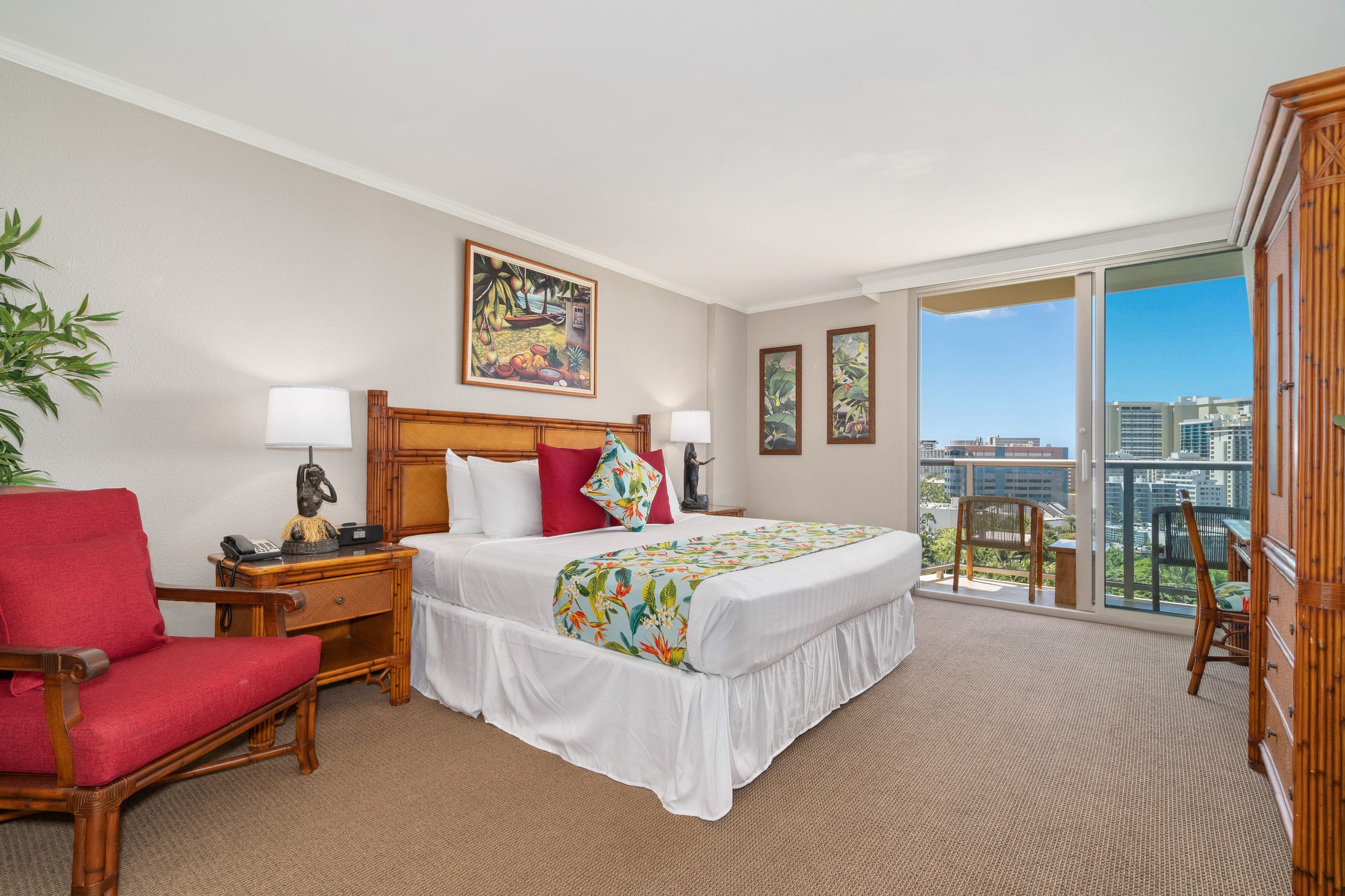 Luana 1007 King Bed Condo Sleeps 4 Fabulous Views! - Image 2