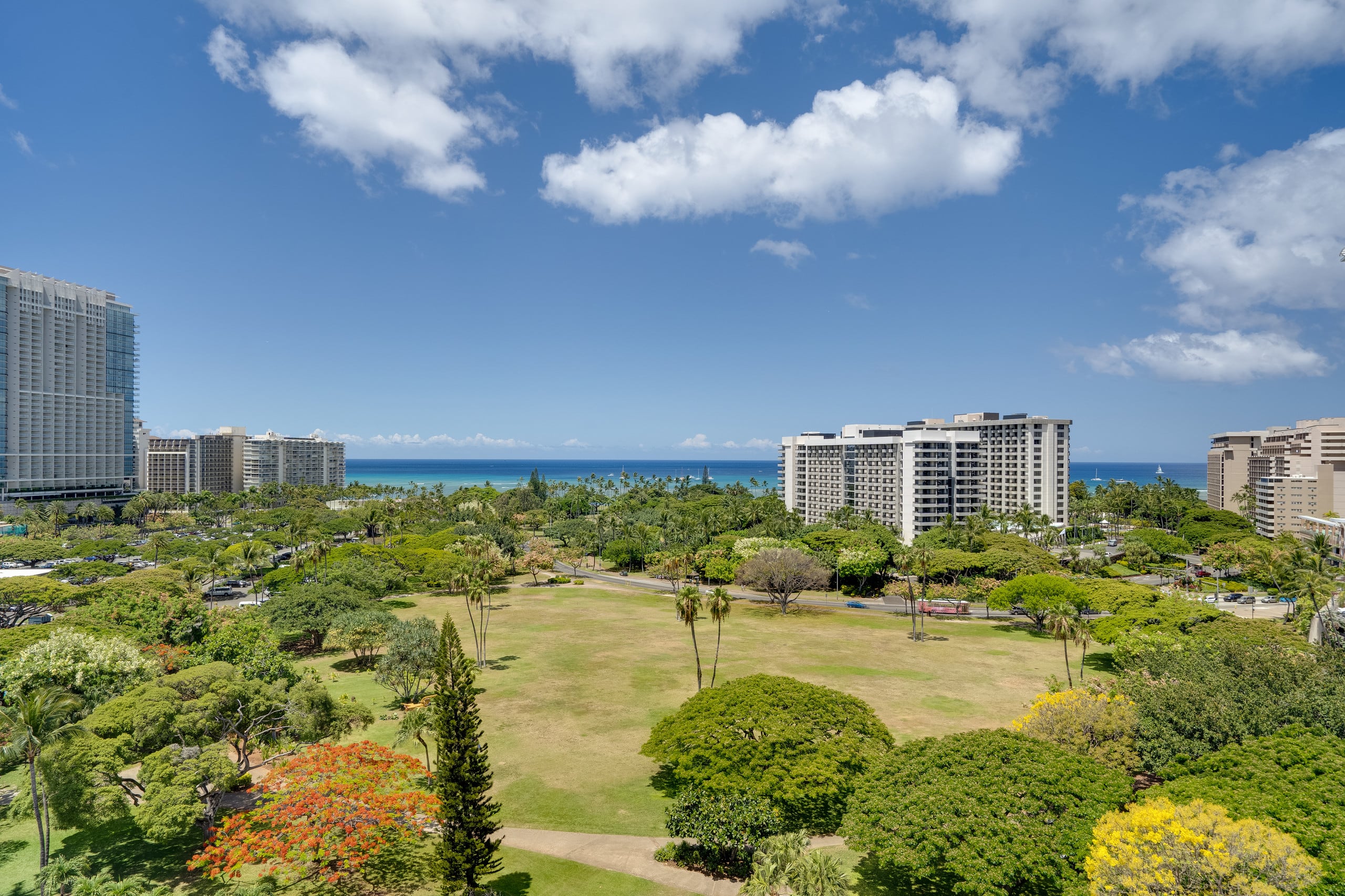 Luana 1007 King Bed Condo Sleeps 4 Fabulous Views! - Image 42