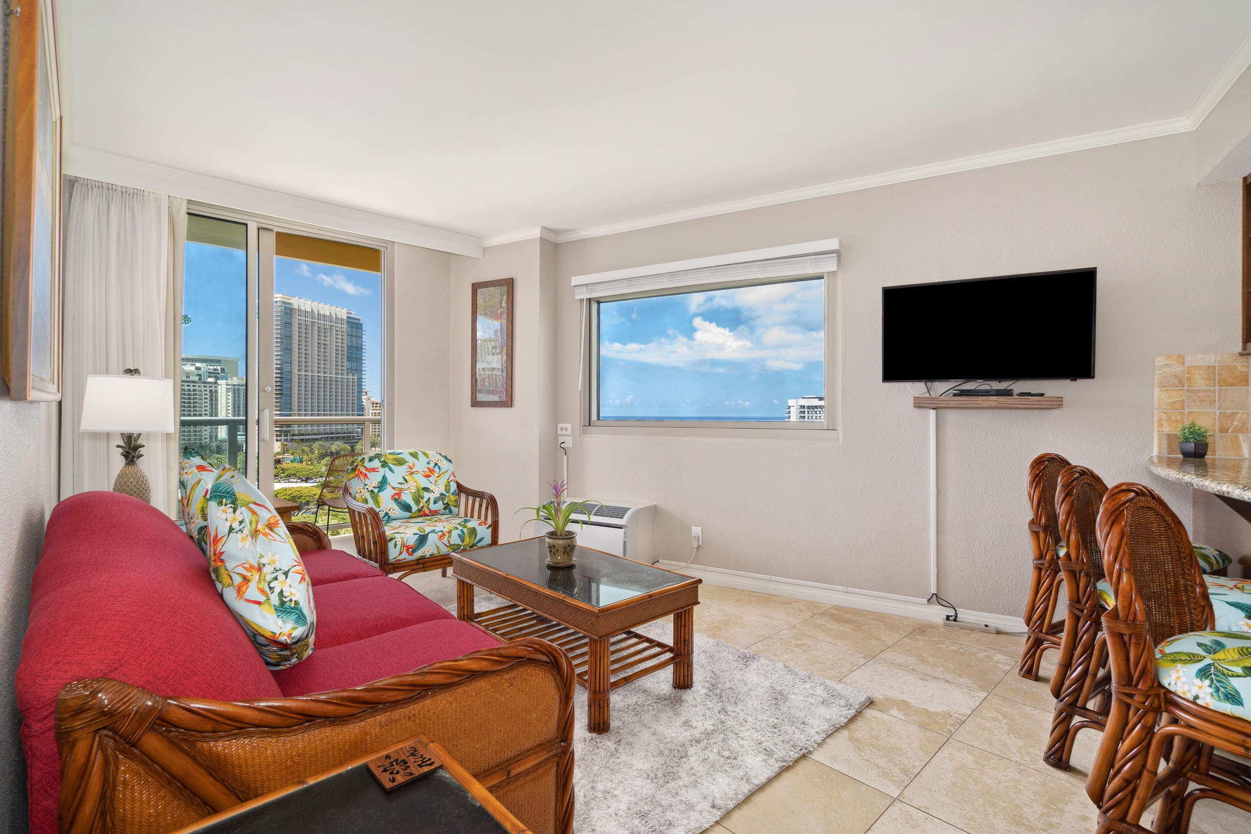 Luana 1007 King Bed Condo Sleeps 4 Fabulous Views! - Image 9