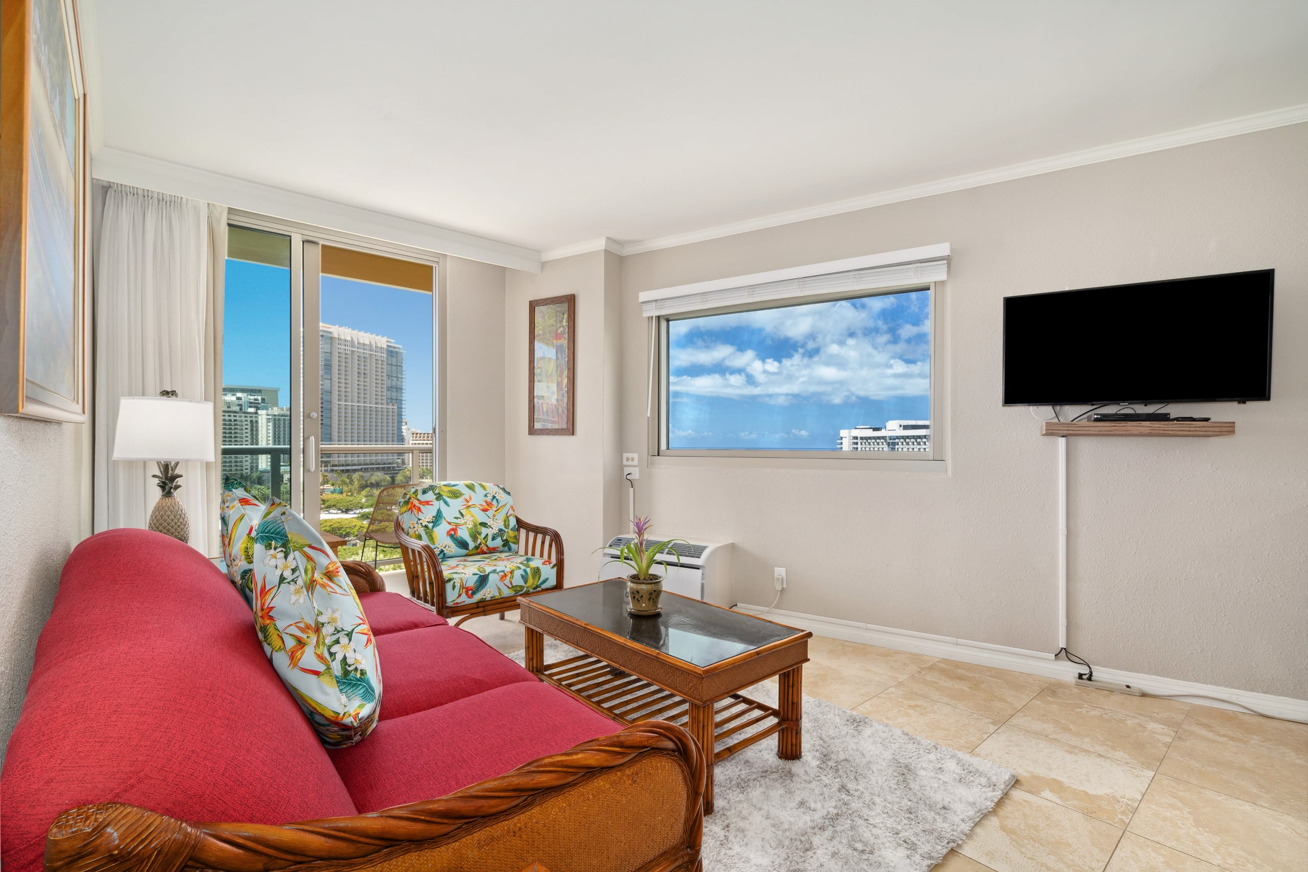 Luana 1007 King Bed Condo Sleeps 4 Fabulous Views! - Image 6