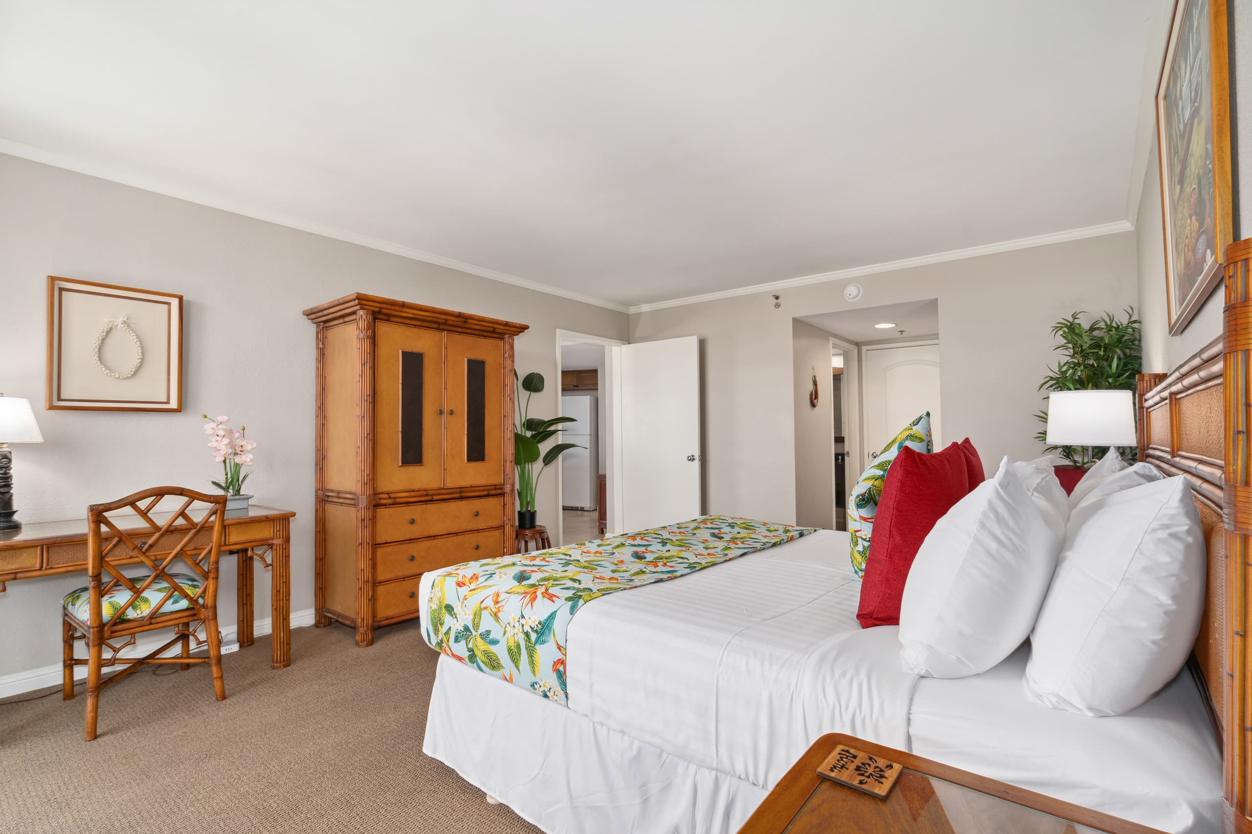 Luana 1007 King Bed Condo Sleeps 4 Fabulous Views! - Image 22