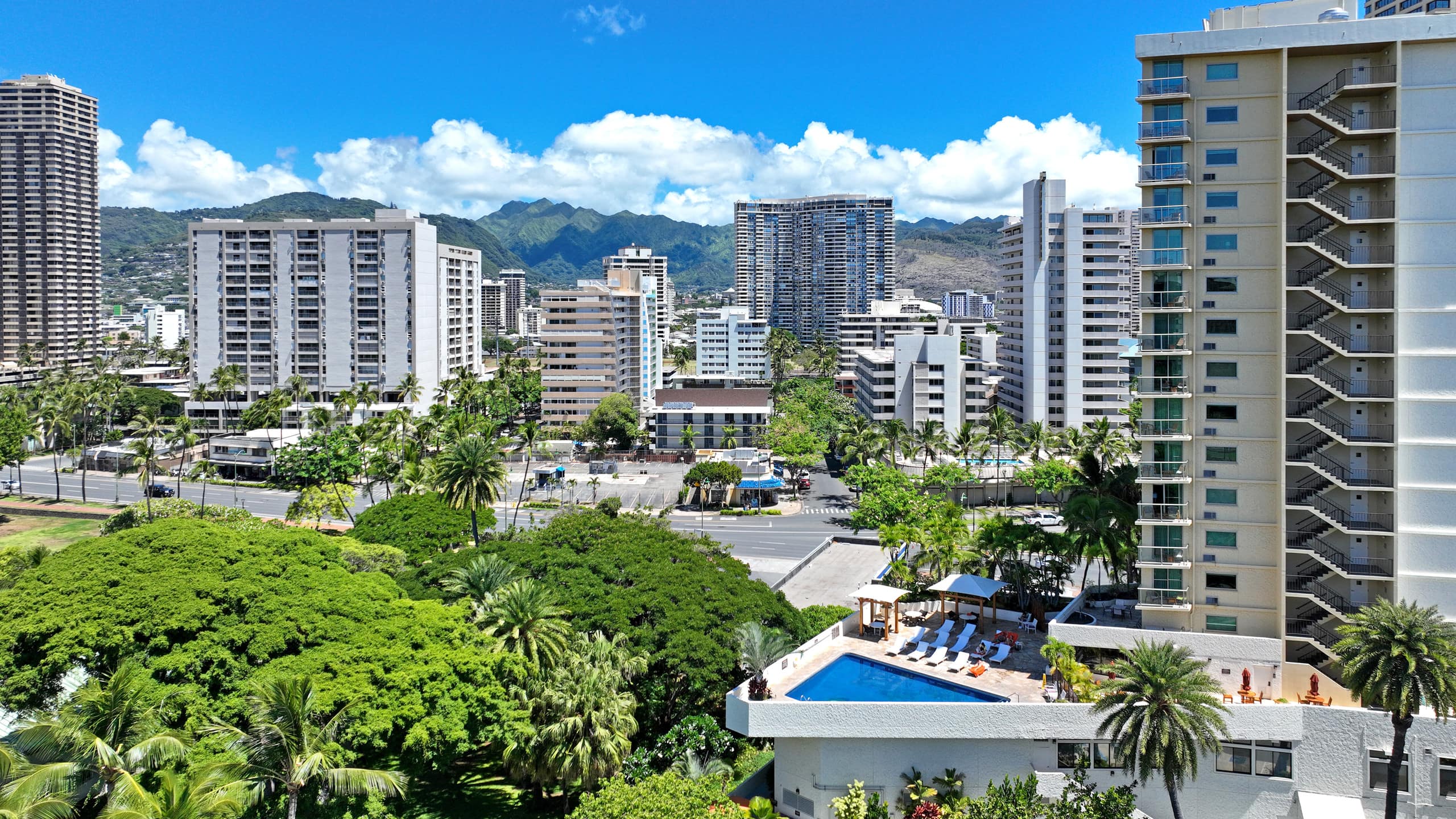 Luana 1007 King Bed Condo Sleeps 4 Fabulous Views! - Image 37