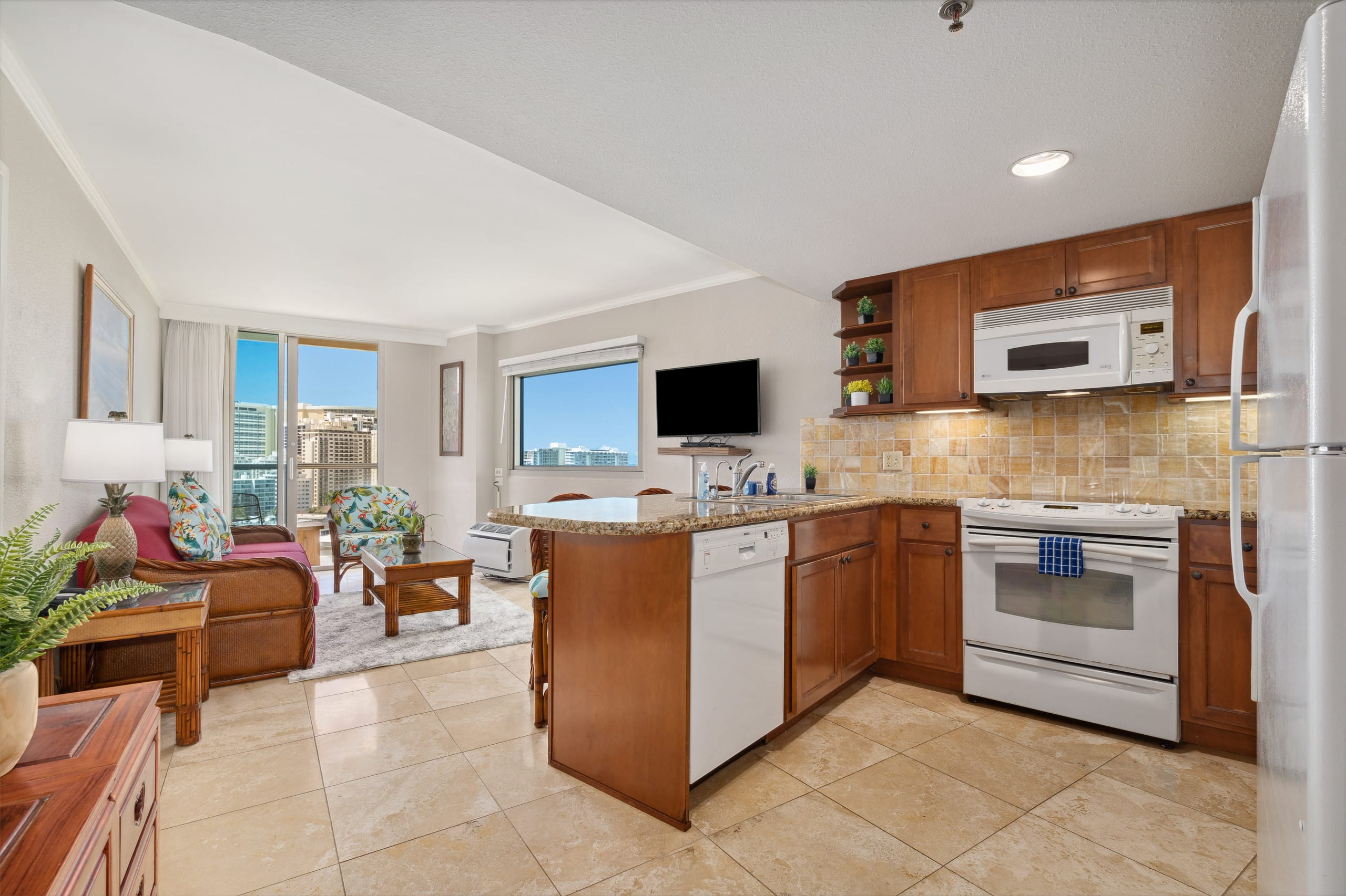 Luana 1007 King Bed Condo Sleeps 4 Fabulous Views! - Image 15