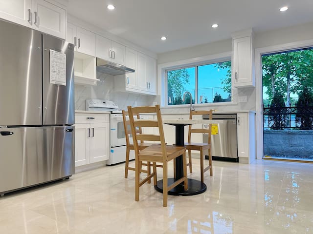 Beautiful, quiet house for vacation and enjoyment gallery image 2