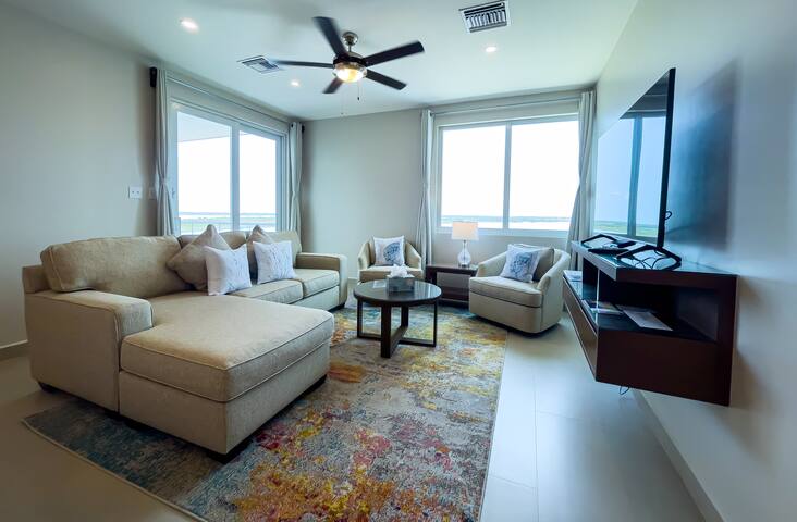 3 Bed/3 Bath Top Floor Condo! gallery image 4