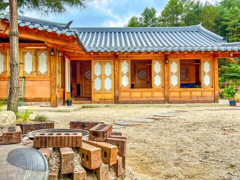 Yeongwol Little Forest, enjoy the hanok accommodation in front of the valley!