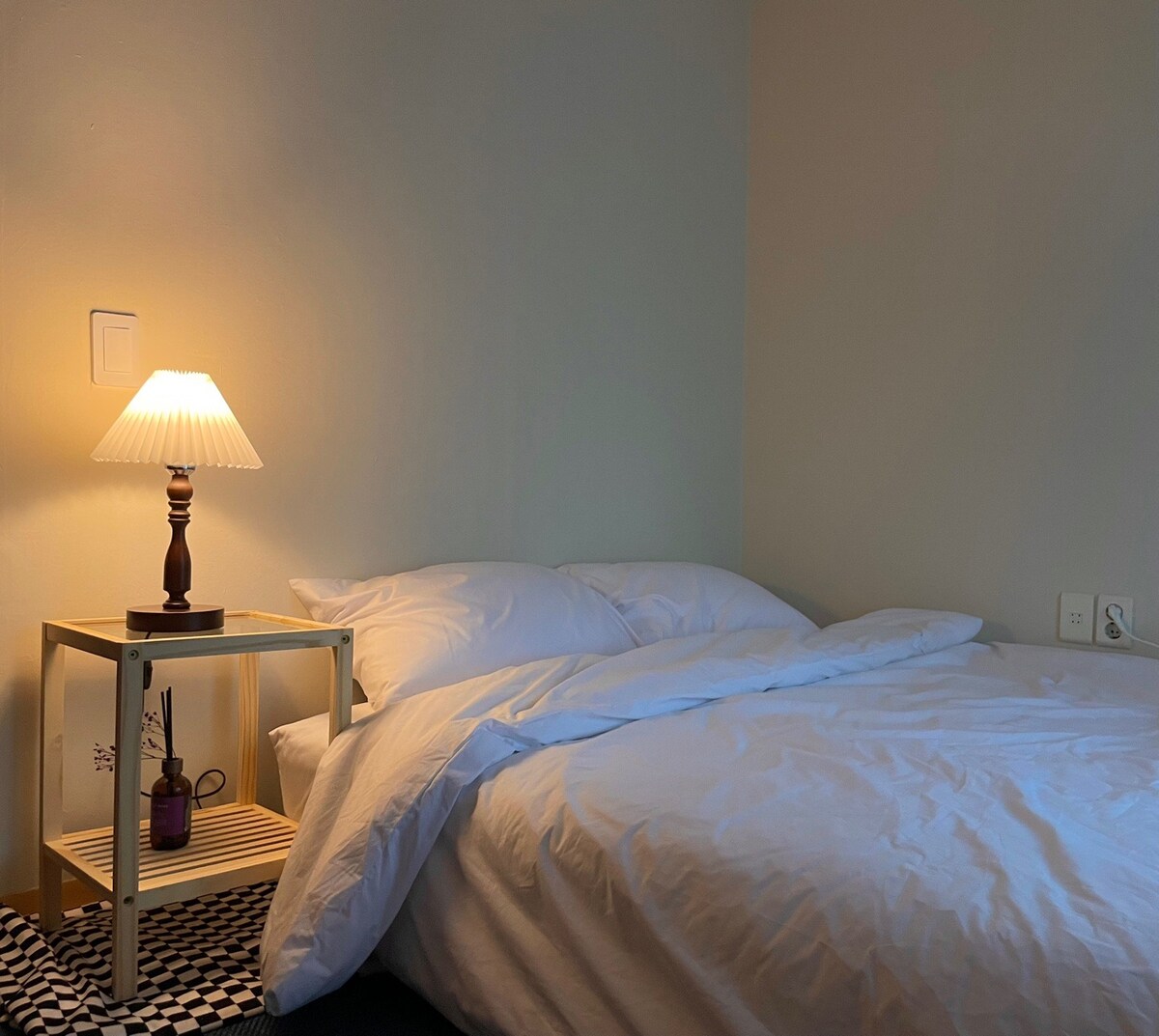 Мала соба/1 брачен кревет (широк 150-179 см)