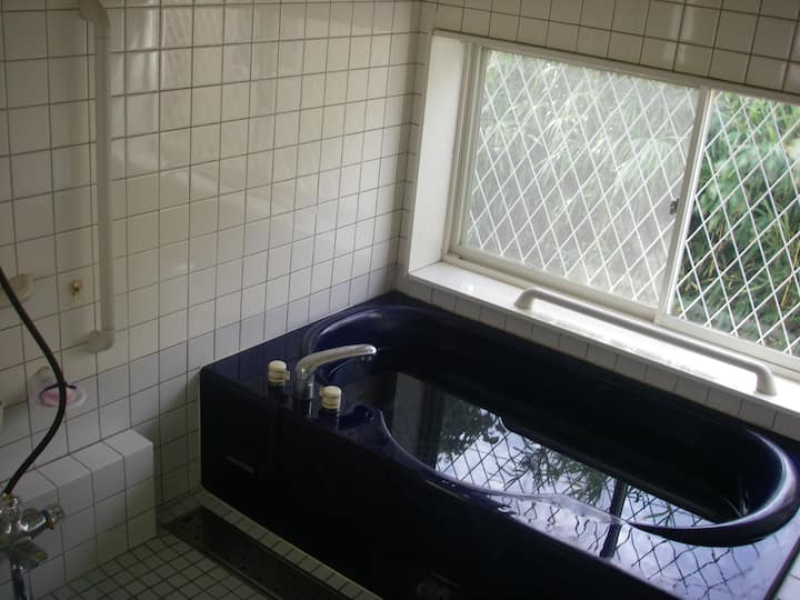 風呂  １.５坪
ご家族でもご利用いただきありがとうございます。