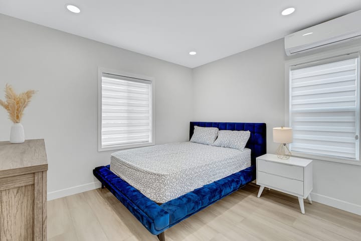 Queen Size საწოლი შემოსასვლელი კარადა ,5 უჯრით Chest