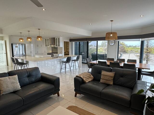 Island Views gallery image 3