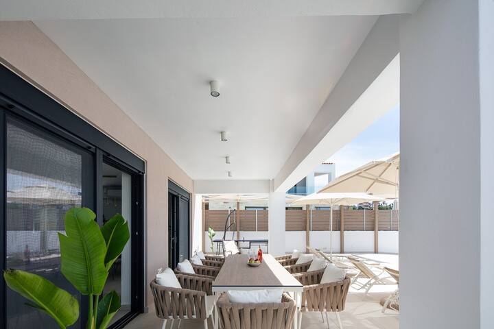 Babis Villa, a few meters away from the beach gallery image 2