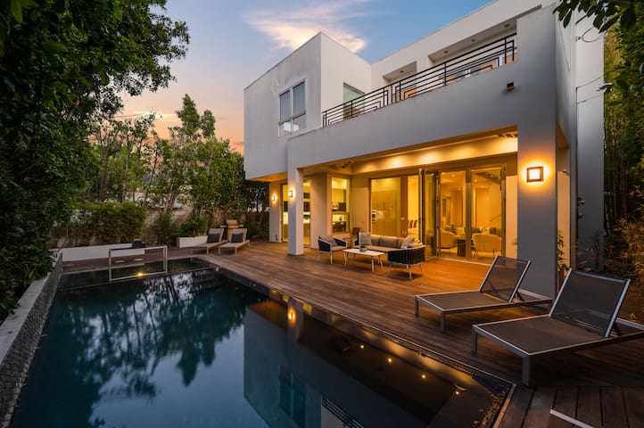 Brand new Modern Luxury Estate