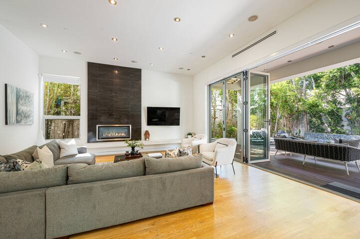 Brand new Modern Luxury Estate gallery image 4