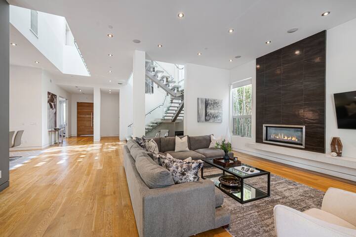 Brand new Modern Luxury Estate gallery image 5