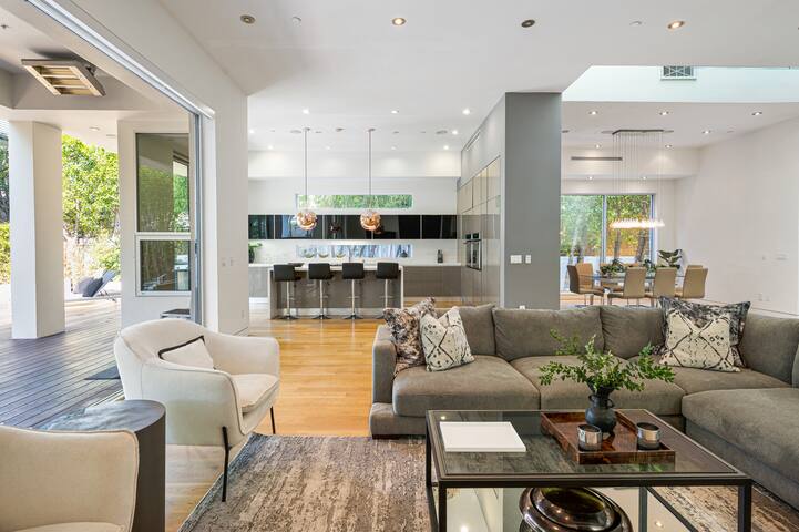 Brand new Modern Luxury Estate gallery image 3