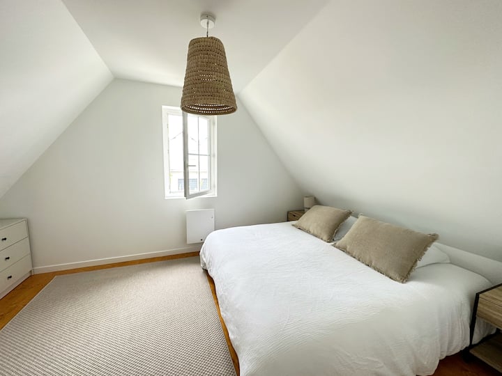 Двойно легло 180 (не е осигурено спално бельо)