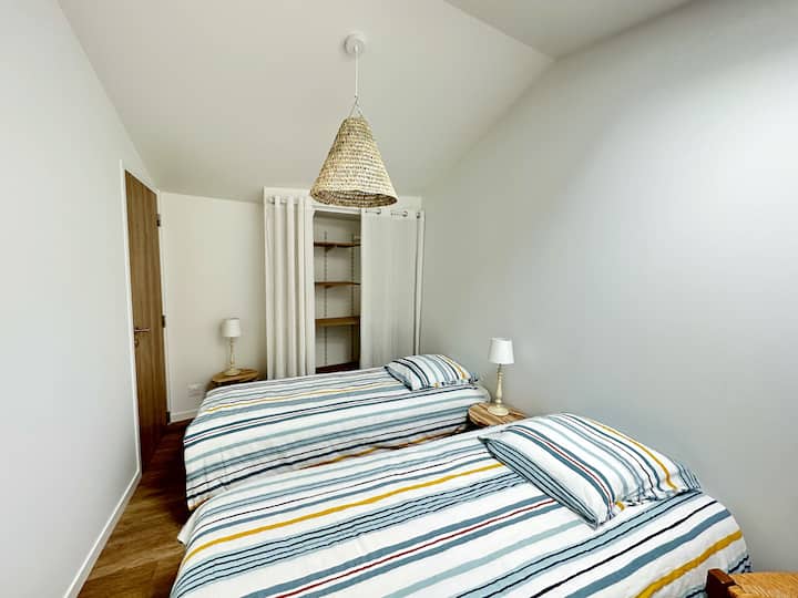 Две легла от 80 души, които могат да бъдат върнати в двойно легло от 160 