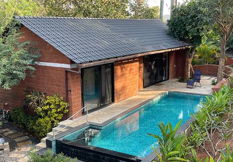 One bedroom independent cottage with swimming pool