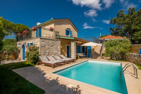 Villa Pinia with pool