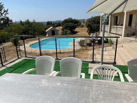 Provençal house with pool