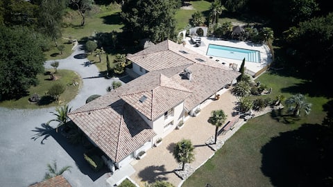 Beautiful 4-Bedroom Villa with Wooded Park
