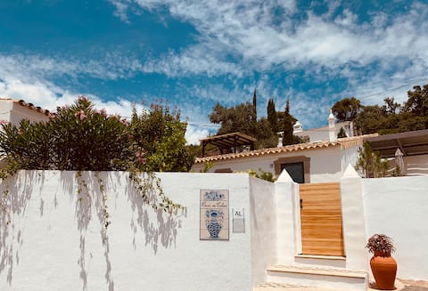 Top Airbnb: Casa na Colina: The Long House in São Brás De Alportel