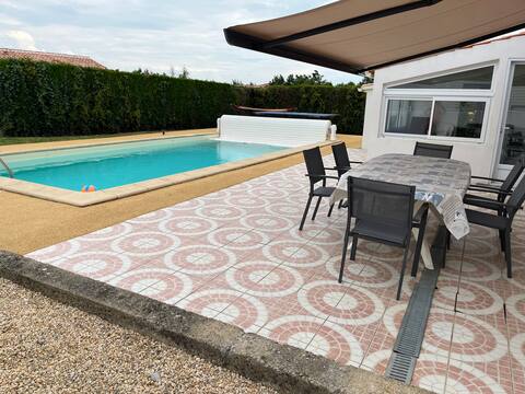 House for 6 people with pool in Angles