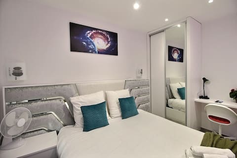 Superb 5BR 3 min from train 17km from City