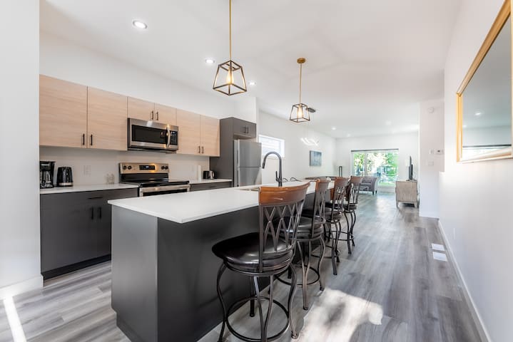 Contemporary Bliss: 3 Bedroom Retreat