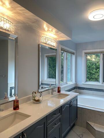 Beautiful and modern home gallery image 4