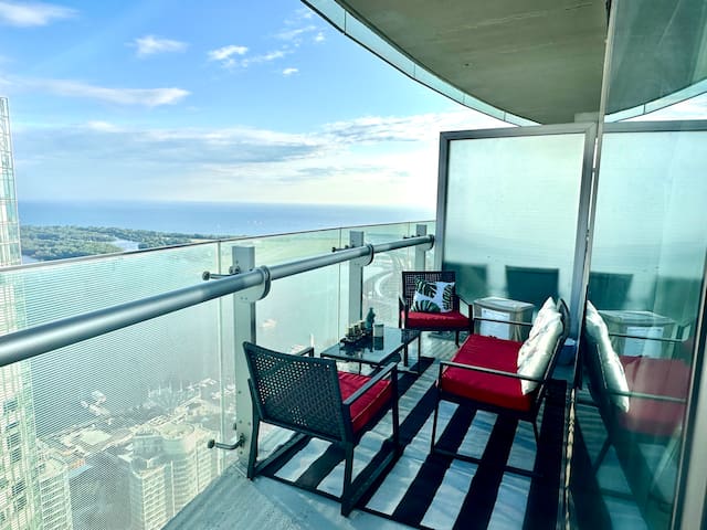 66th SkyHome-CN Tower, Union Stn