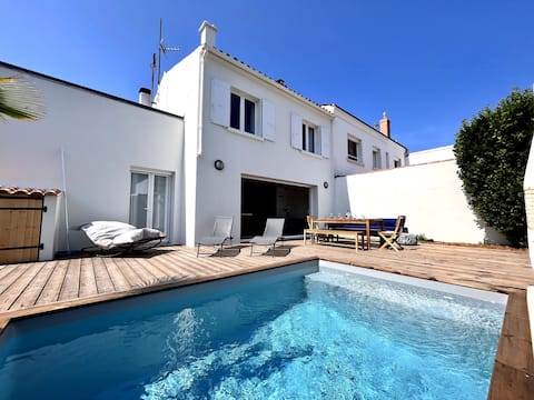 Beautiful villa with pool 10 min from the center.