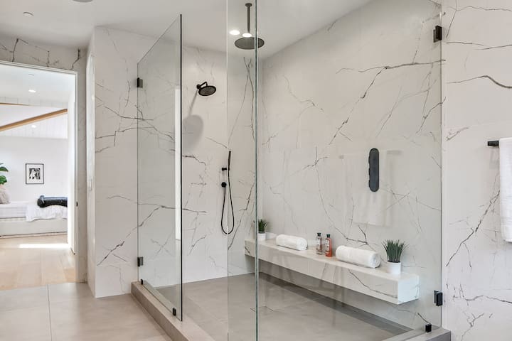 Luxury, Modern 6 Bedroom Farmhouse gallery image 2