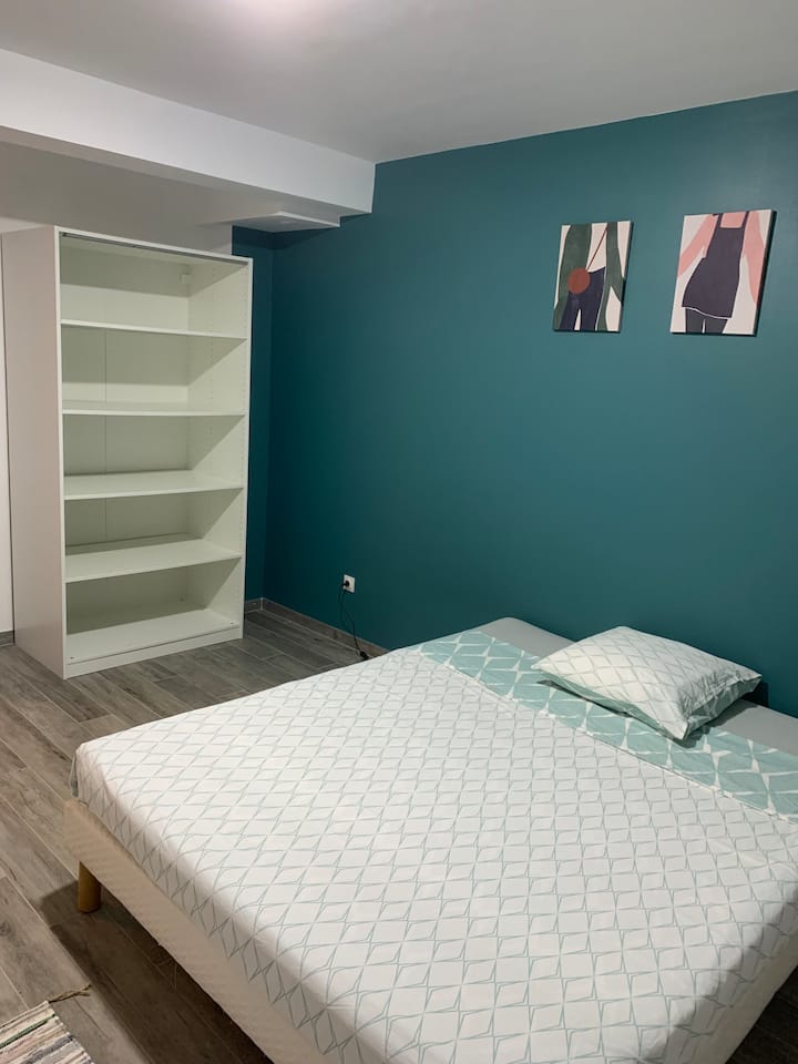 ห้องนอน 1 พร้อมเตียงขนาด 160 x 200