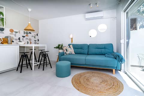 Popular Airbnb listing: Mel's Sunset in Supetarska Draga