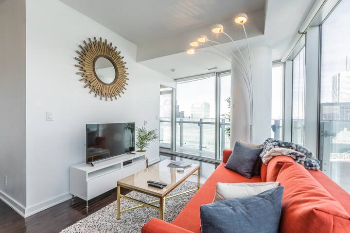 2BR, 1.5BA near CN Tower, Union Station & More! gallery image 3