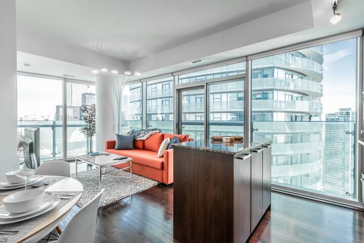 2BR, 1.5BA near CN Tower, Union Station & More! gallery image 2