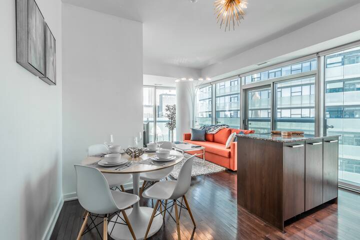 2BR, 1.5BA near CN Tower, Union Station & More! gallery image 4