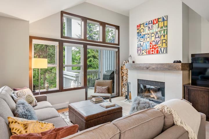 Bright 3br Home:sleeps 6, Balcony, Hottb, King Bed - 威士拿