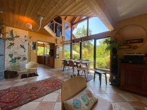 Bioclimatic chalet with yurt and hot tub