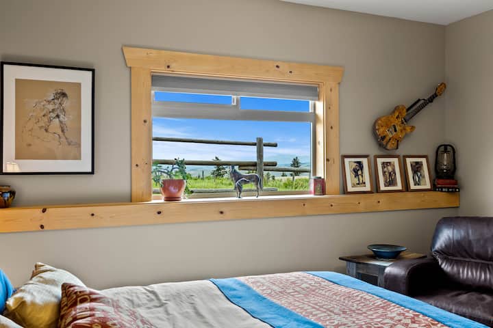 ¡Un dormitorio con vistas!  Cama tamaño King.
