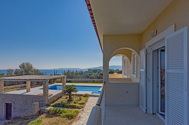 изглед от спалня с 2 единични легла - горно помещение