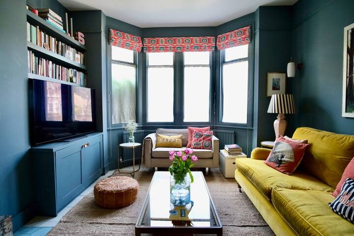 Architect-designed, 5 bedroom, 20mins to Heathrow gallery image 4