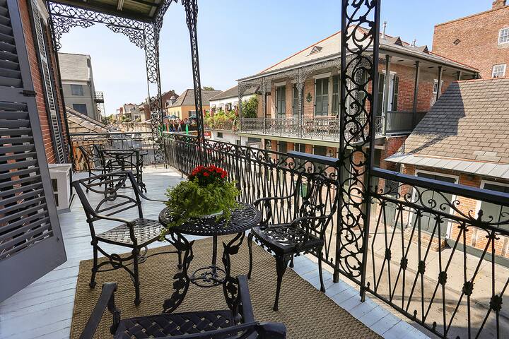 French Quarter Mansion | Sleeps 44 gallery image 5