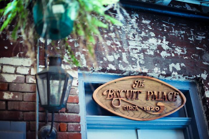 French Quarter Mansion | Sleeps 44 gallery image 3