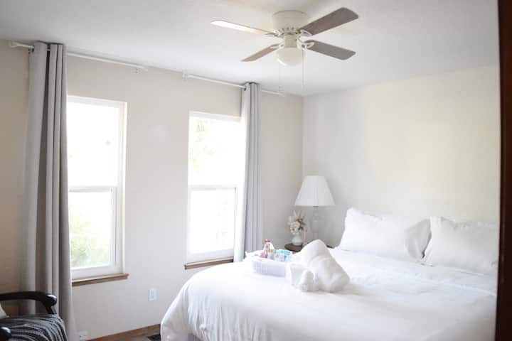 Habitación 3 con cama tamaño king.