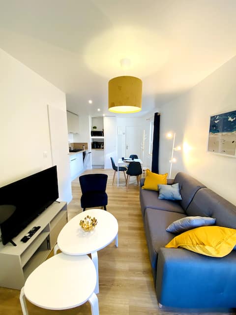 Successful Airbnb property: Les Marées Bleues, city center in Étretat