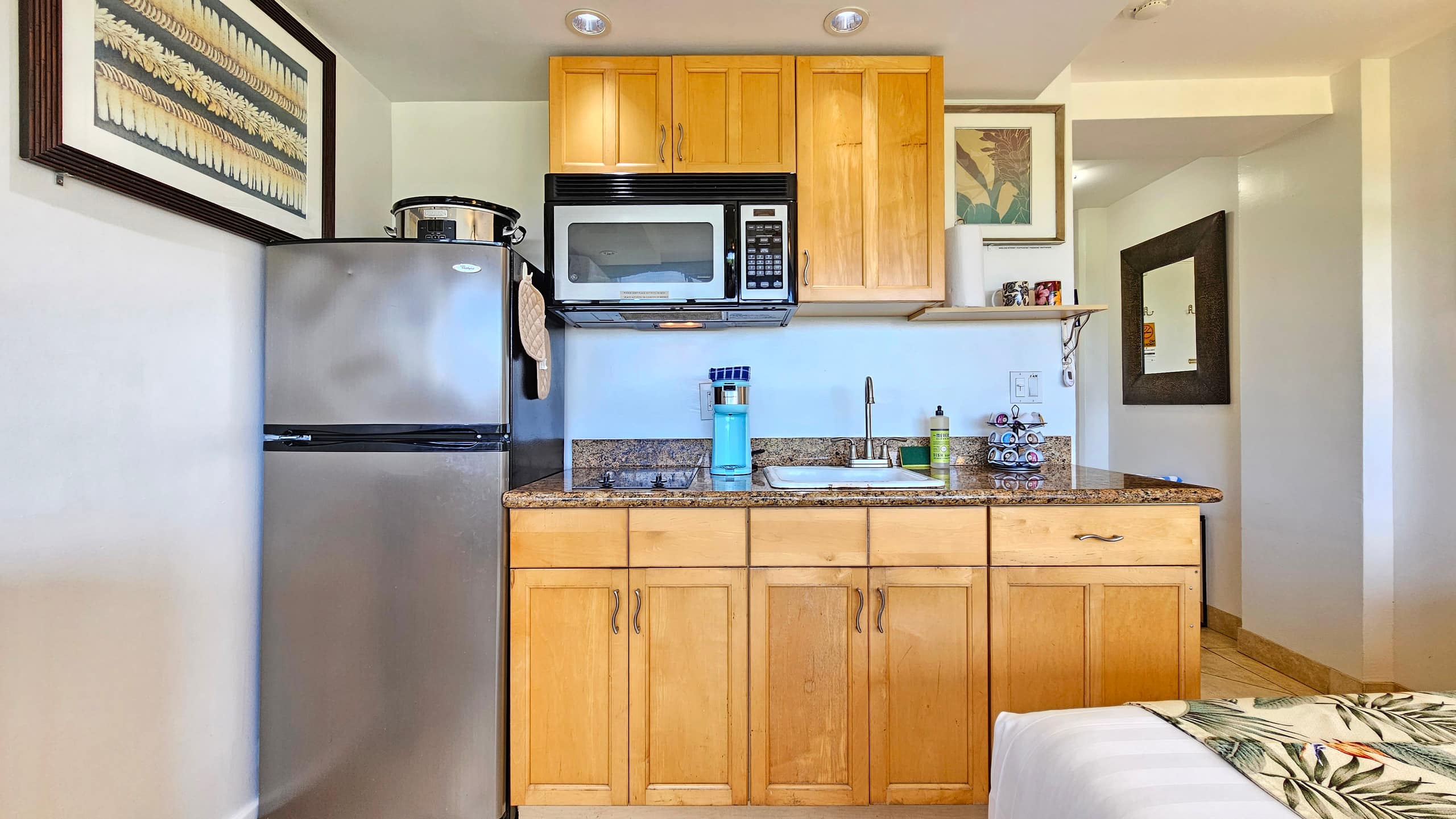 Waikiki Grand Hotel® 608 Queen Balcony Apartment - Image 4